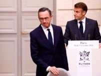 仏内相、マクロン大統領を批判　27年大統領選視野に