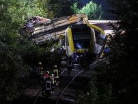 ドイツ南西部で列車脱線、3人死亡　原因調査中と警察