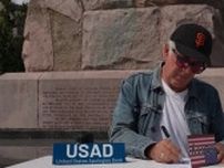 英スコットランドで、米国人芸術家が”米国謝罪コーナー”設置　「自国の権威主義恥ずかしい」（字幕・28日）