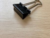 「ダブルクリップ」の紙を挟む以外の意外な使い道「ただの文房具じゃなかった」「収納革命！」