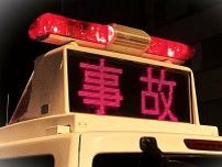 上田市の交差点　車が信号機の柱に衝突　運転していた56歳の男性が重傷　長野