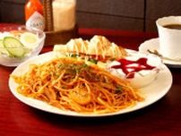 「ここは出来立てをすぐにくれる」鉄板焼きが自慢の憩いの場 駅前の『喫茶AMOUR』メニューは100種類以上【昭和100年愛されごはん】