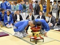 ３升６合５勺、残さず飲め　益子で「御神酒頂戴式」　伝統の光景が６年ぶり復活