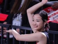広瀬すず、腕を振り上げ“情熱的”すぎるバスケ観戦姿!　小学生以来の“愛情”再燃でいまや日本の“勝利の女神”に