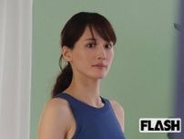 綾瀬はるか　窓際で上半身裸…ユニクロのブラトップCMの“不可解演出”に寄せられる疑問の声