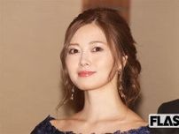 白石麻衣、オフショットで見せた「32歳の高校制服姿」に大絶賛!　変わらぬ美貌の秘訣は「汗をかくこと」
