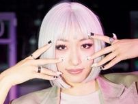 【前衛的でカッコいい】ピンヒールにメッシュスカート…Benefit one MONOLIZの私服は“舞台の延長”だった！