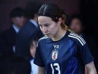 なでしこJ にアクシデント…北川ひかるが無念の負傷交代。ニールセン体制で全試合出場のSBが右ひざを押さえて苦痛の表情