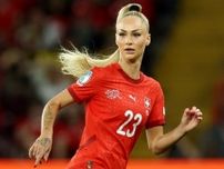 「すげぇカラダだな！」スイス代表のブロンド女子が放った“衝撃ピンクビキニ”姿にファン熱狂！「ヴィーナスよ」「なんか雰囲気変わった？」