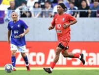「また日本に、広島に戻ってきたい」「とても素晴しいイベントになった」ロナウジーニョが“ジーコマッチ”に手応え！スーパースター集団の中でも圧倒的な存在感