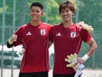 前田＆長谷部両コーチが強烈シュートを連発！　日本代表、GK早川友基＆大迫敬介のみピッチで約1時間汗流す