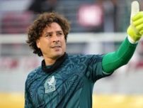 40歳のメキシコ代表GKオチョア、LAでストリートサッカーに参戦…W杯出場に向け新天地模索中