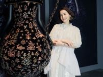 篠原ともえ、正倉院の宝物「漆胡瓶」をドレス作品へと昇華ーー特別展『正倉院 THE SHOW』コラボのテーマは“纏うアートピース”