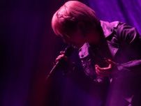 ReoNa、新曲「End of Days」をライブ初披露！「ReoNa Acoustic Concert Tour “ふあんぷらぐど2025”」スタート