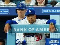ロバーツ監督がっくり…7回に満塁走者一掃の適時失策で一挙3失点　エンリケス致命的ミス　救援陣四球禍