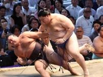大の里　横綱として初の勝ち越し　首位とは再び1差「昨日の反省を生かした」