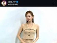 “9頭身レースクイーン”央川かこ　超ミニのビジネス・セットアップ姿披露に「なんて美しい講師」「素敵」