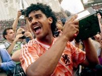 フランク・ライカールトを「世界最高のMF」と言わしめた知的センス　サッキもファン・ハールも賛辞を惜しまなかった