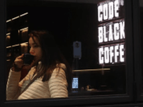 高橋メアリージュン、メルボルンの名店でカフェ巡り＆お気に入りラテ発見