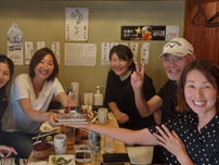 先輩との“寿司バースデー”交流に笑顔広がる元ビーチバレー選手の素顔