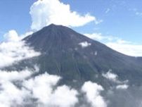 富士山で“弾丸登山”のフランス人男性を救助　登山規制を“くぐり抜けるためだけ”に宿泊予約した可能性も