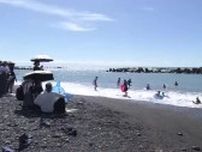 夏本番！静岡市の海水浴場で海開き　子供たちが大はしゃぎ　「冷たくて気持ちいい！」　開設は8月24日まで