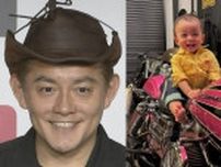 【 スピードワゴン・井戸田潤の長男 】　パパの愛車　ハーレーにまたがりご満悦　「いい笑顔　過去1番のいい写真が撮れちゃいました」　ママ蜂谷晏海も　「親バカ発動」