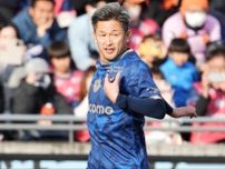 「SF小説のように時間を超えてきた男――」三浦カズが達成した58歳130日での先発出場に各国メディアが注目！ しかしウクライナにさらなる年上の現役MFが…