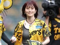 「ガチ可愛すぎたわ！」甲子園に舞い降りた美女アーティストの“ノーバン始球式”が話題沸騰！「31歳とかまじで!?」「キラッキラしてるな」