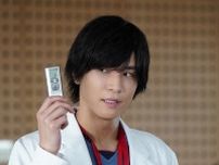 岩田剛典「良かったね、アラレちゃんダッシュ(笑)」蒔田彩珠と「DOCTOR PRICE」初回を振り返る