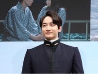 小関裕太&山本舞香、笑顔で肩寄せ合うクランクアップショットに「再会するシーンは号泣」の声＜波うららかに、めおと日和＞