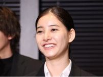 新木優子、劇中では見られない笑顔ショットに「迫力シーンとのギャップが最高」の声＜DOPE　麻薬取締部特捜課＞