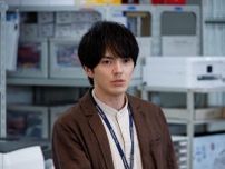 林遣都“蔵田”が福原遥“翼”を一喝、児相職員の「助ける」という距離感の難しさ＜明日はもっと、いい日になる＞