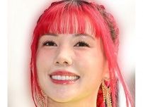 仲里依紗、ビリー・アイリッシュと頬寄せ密着ショットに「もう友達やんっ」「推しにまた会えてよかったね」の声