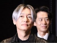 井浦新の後ろからひょっこり顔を出す真飛聖との仲良しオフショットに「お2人かわいすぎる」の声＜DOPE＞