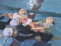 水着の場合との違いを体験…スイミングスクールで小学生対象の“着衣水泳教室”「3倍くらい泳ぎにくかった」