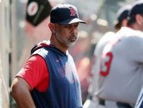 レッドソックス・コーラ監督に再びサイン盗み疑惑　満塁弾前に「怪しい動き」＝米報道