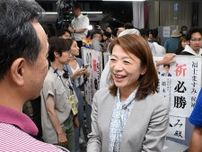 [参院選青森]福士さん当確に拍手、歓声　「託された思い国政へ!!」決意示す