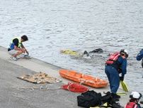川に落ちたサッカーボール拾おうと…　親子3人溺れ母親死亡、児童2人救助（青森・むつ市）