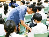 第三中生徒 短編創作に挑戦 作家・田丸さんが授業〈町田市〉
