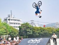 度肝を抜くスゴ技 横須賀市神明小でＢＭＸ授業〈横須賀市・三浦市〉