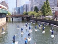 横浜市長選　大岡川の上からSUPで投票呼びかけ〈横浜市青葉区〉