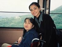 親の介護･家事を背負った18歳､町亞聖さんの決意