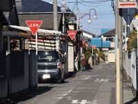 400mの直線に怒涛の「止まれ」標識…なぜ？ 常識覆す“北関東の奇道”が生まれたワケ