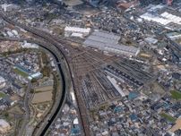 高架駅に“謎のブロッコリー”が生えてる!? 屋根貫通の不思議な光景なぜ？ 「京阪の名物」を空から観察
