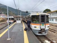「あの駅まで走れば電車に追いつくんじゃね？」伝説の“ダッシュ”がまさかの“公式グッズ化” 担当者の想い爆発!?