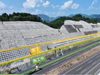「わざと狭くしてたトンネル」も本領発揮へ 開通17年「新名神」6車線化でスーパー高速道路へ変貌中!? 土を削って橋架けて
