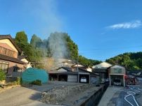 【続報】「1階から火が出ている」氷見市で住宅火災　50代男性が意識なしで搬送　火は約1時間半でほぼ消し止められる　富山