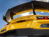1000馬力超えの“アメリカン・スーパーカー” 新型シボレー「コルベットZR1」生産開始 「もしかして激安!?」ネットでの反響とは