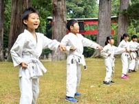 鶴岡・羽黒山で気合の暑中稽古　荘空館の門下生が汗流す